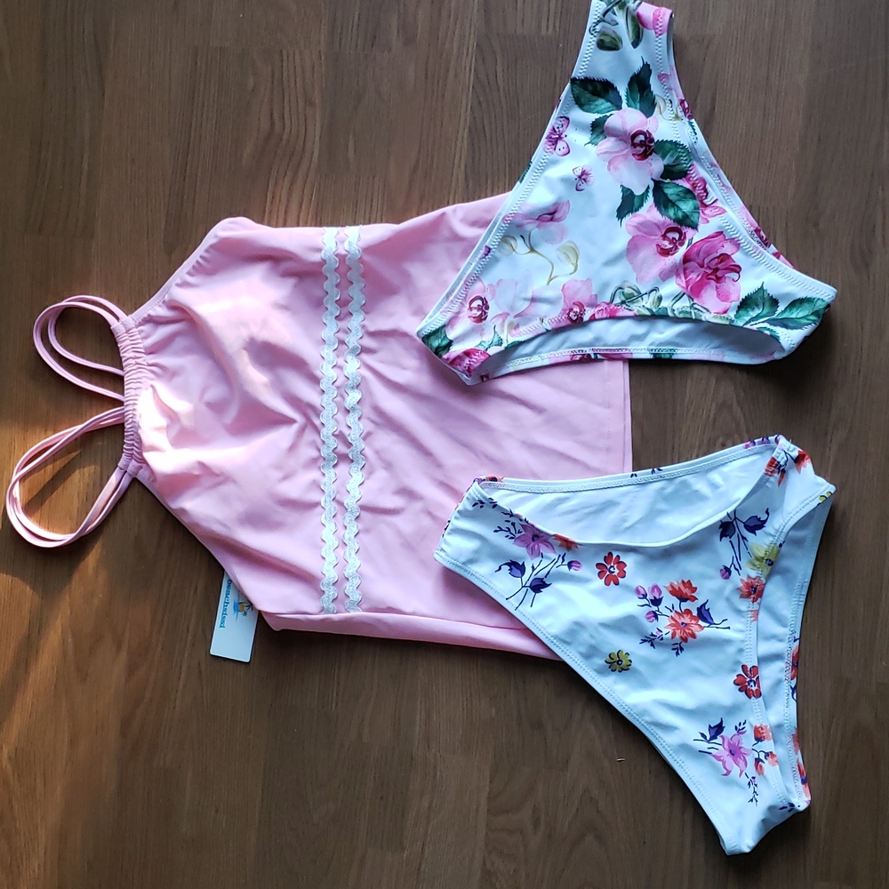 beachsissi Tankini Swimsuit Set 🏊‍♂️ Size Small 1 Top & 2 Bikini Bottoms NWT